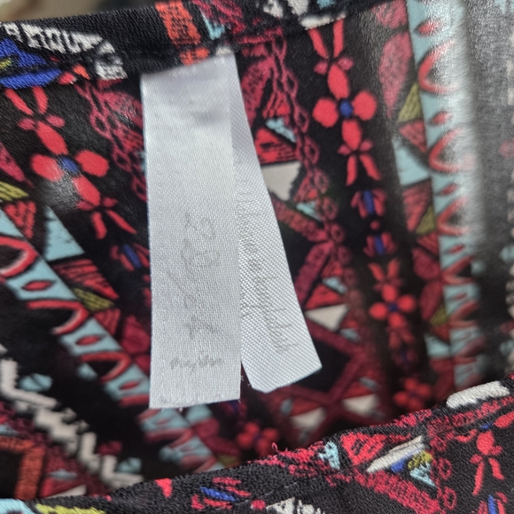 Geometric Patterned Women's Top Small - Picture 2 of 5